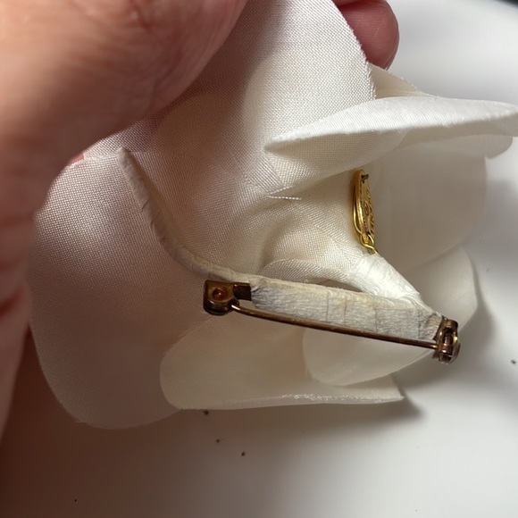 AUTHENTIC Chanel Pin Brooch satin flower - Picture 8 of 11